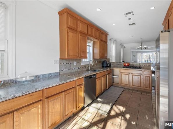 214 Columbus Place, Cliffside Park NJ 07010