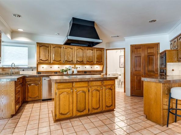 4019  Bobbin Lane , Addison Texas 75001
