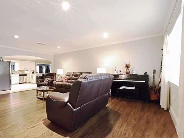 2516  Telegraph Avenue , Dallas Texas 75228