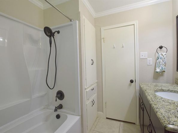 2516  Telegraph Avenue , Dallas Texas 75228