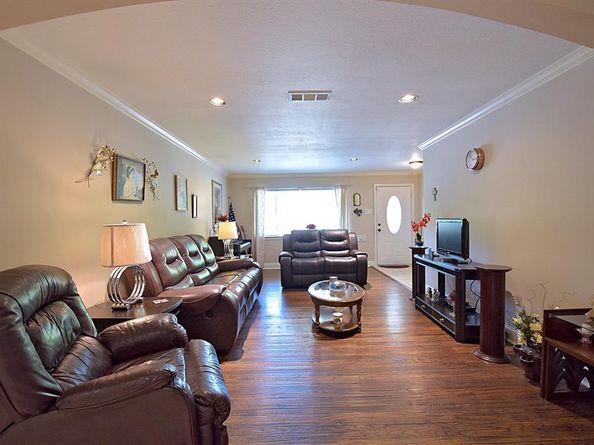 2516  Telegraph Avenue , Dallas Texas 75228