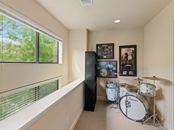 632 E Bluff Street , Fort Worth Texas 76102