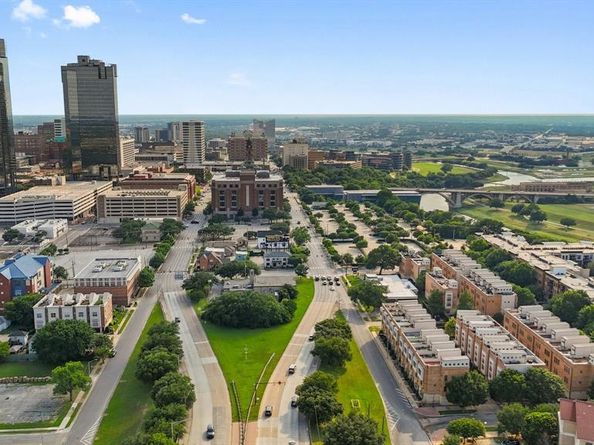 632 E Bluff Street , Fort Worth Texas 76102