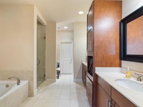 632 E Bluff Street , Fort Worth Texas 76102