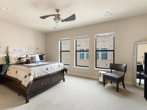 632 E Bluff Street , Fort Worth Texas 76102