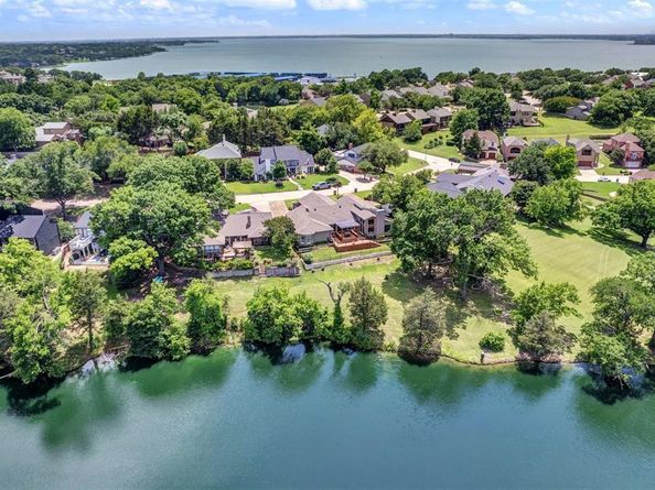 222  Sovereign Court , Rockwall Texas 75032
