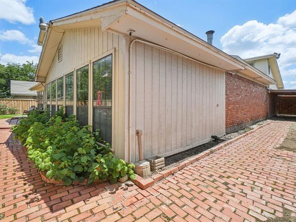 4212 SW Loop 820  , Fort Worth Texas 76109
