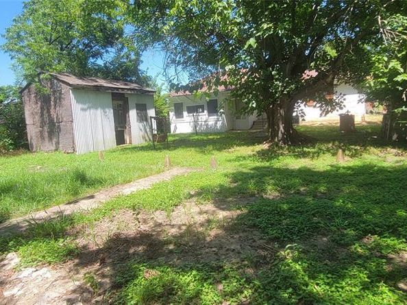 3827  Vineyard Drive , Dallas Texas 75212
