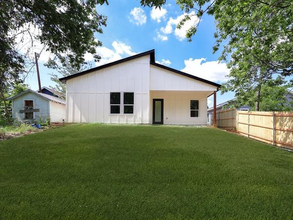 1032 E Arlington Avenue , Fort Worth Texas 76104