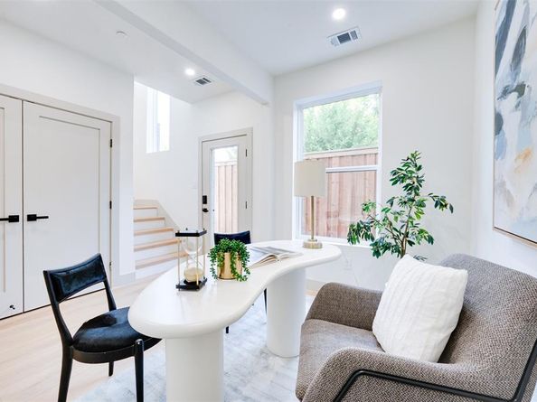 512 N Lancaster Street , Dallas Texas 75203