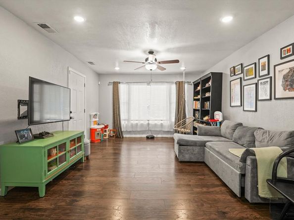 3350  Glenhaven Boulevard , Dallas Texas 75211