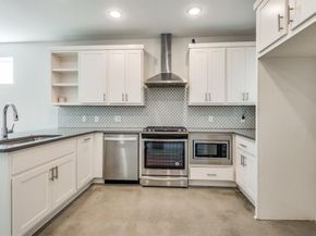 1155  Crownview Lane , Dallas Texas 75208