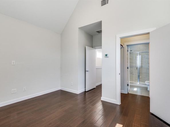 1155  Crownview Lane , Dallas Texas 75208