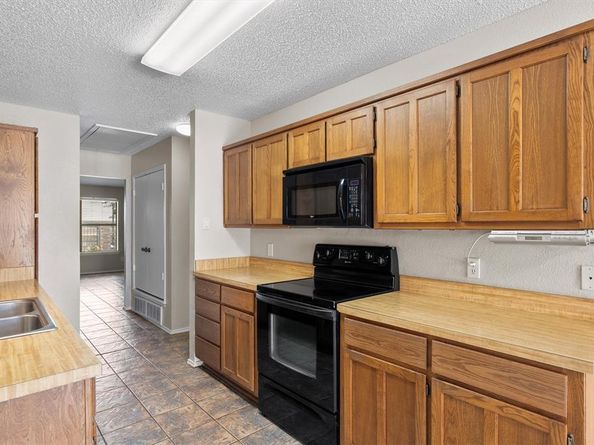 1109  Glenbrook Street , Benbrook Texas 76126