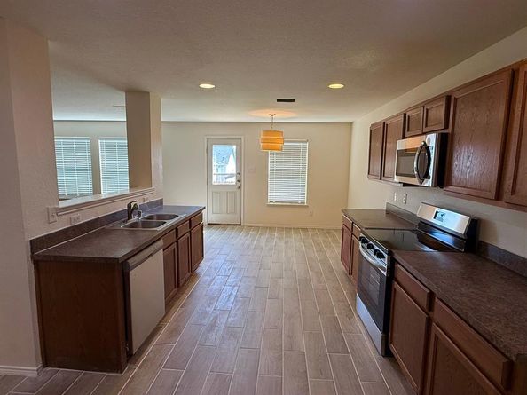 8105  York Beach Place , Arlington Texas 76002