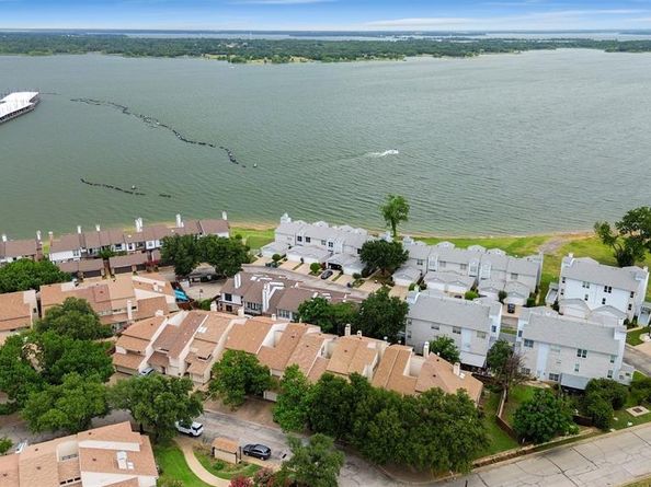 26  Oakbrook Drive , Lewisville Texas 75057