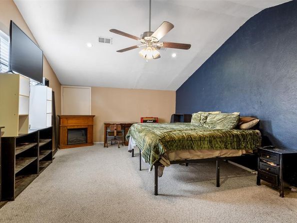 26  Oakbrook Drive , Lewisville Texas 75057