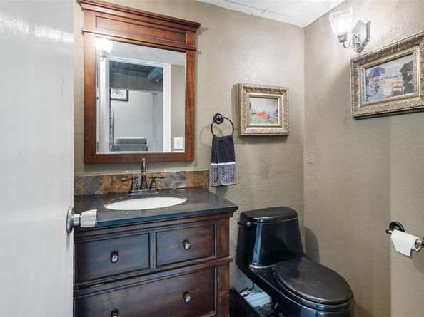 26  Oakbrook Drive , Lewisville Texas 75057