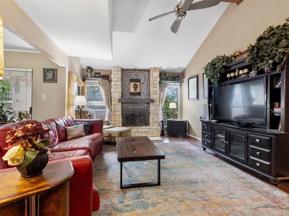 26  Oakbrook Drive , Lewisville Texas 75057