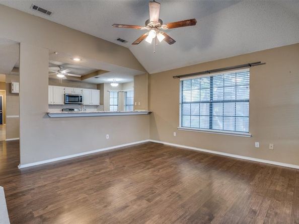 6718  Livingstone Street , Rowlett Texas 75089