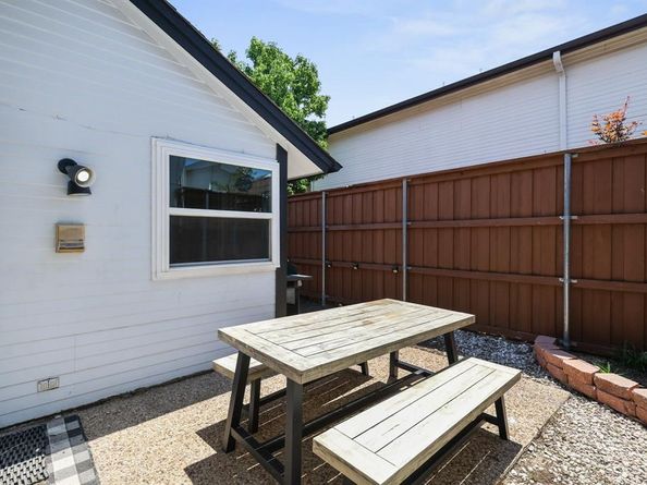 3232  San Jacinto Street , Dallas Texas 75204