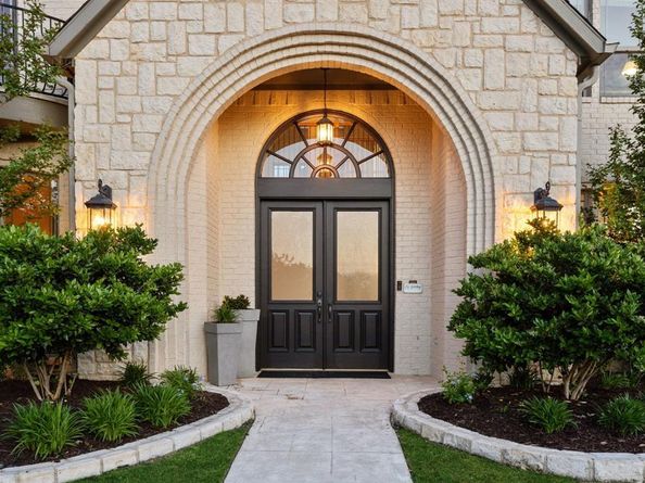 2413  Versailles Drive , Heath Texas 75032
