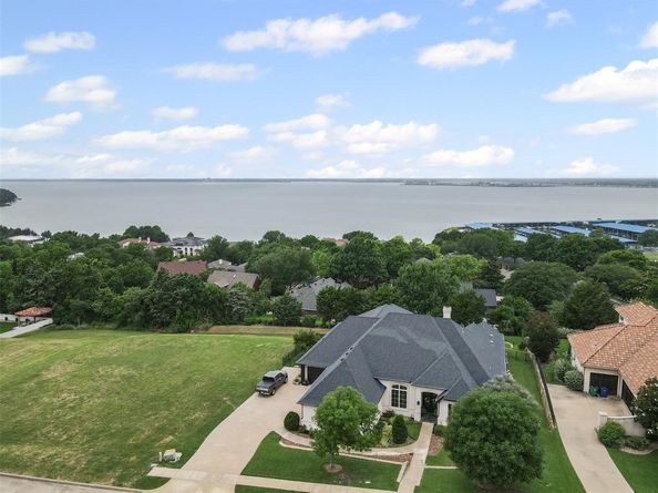 2413  Versailles Drive , Heath Texas 75032