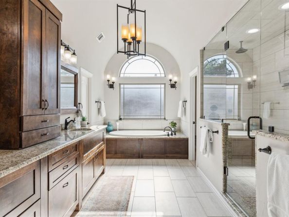 2413  Versailles Drive , Heath Texas 75032