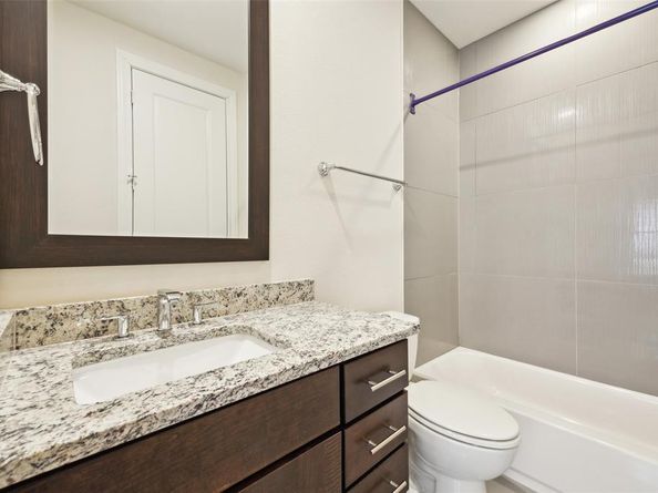 2134  Canton Street , Dallas Texas 75201