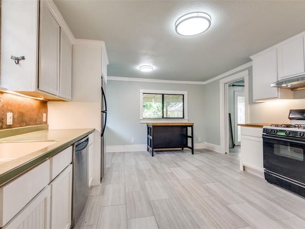 400 S Clinton Avenue , Dallas Texas 75208