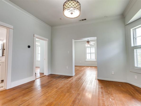 400 S Clinton Avenue , Dallas Texas 75208