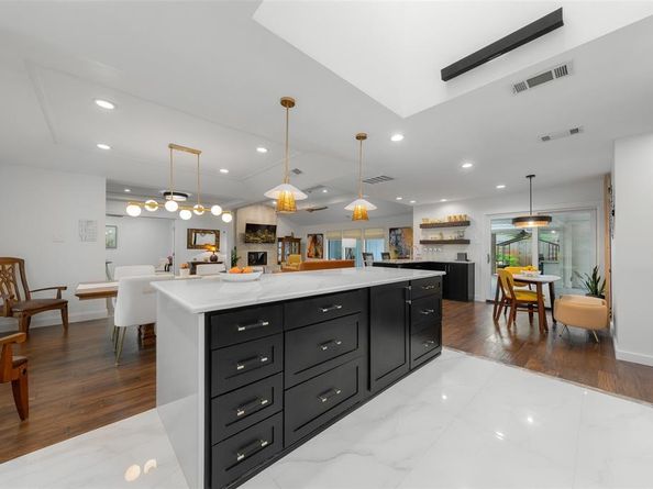 7148  Roundrock Road , Dallas Texas 75248