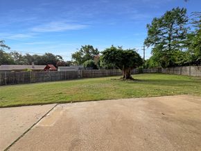 2517  Laredo Court , Arlington Texas 76015