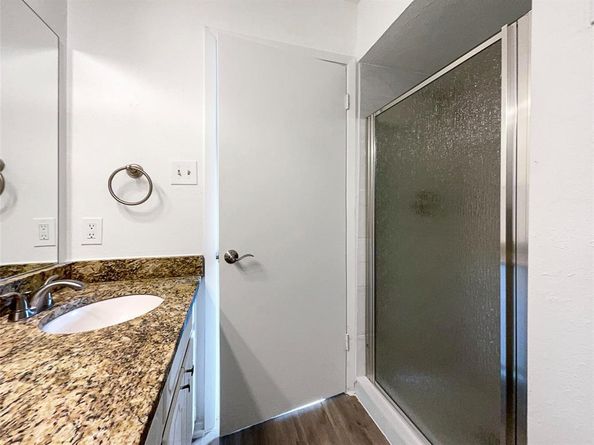 2517  Laredo Court , Arlington Texas 76015