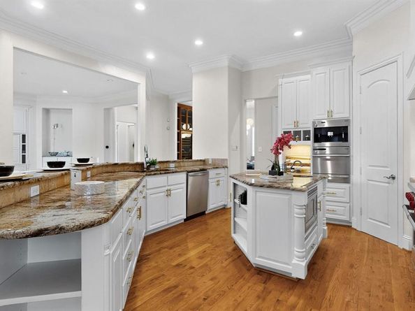 1404  Sylvan Avenue , Dallas Texas 75208