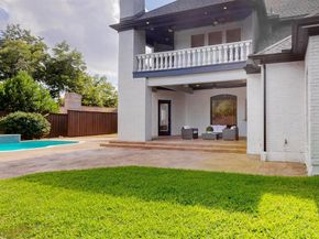 1404  Sylvan Avenue , Dallas Texas 75208