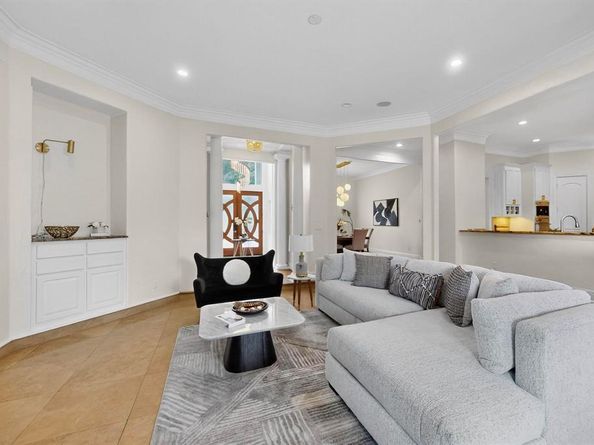 1404  Sylvan Avenue , Dallas Texas 75208