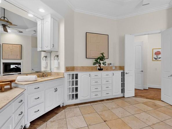 1404  Sylvan Avenue , Dallas Texas 75208