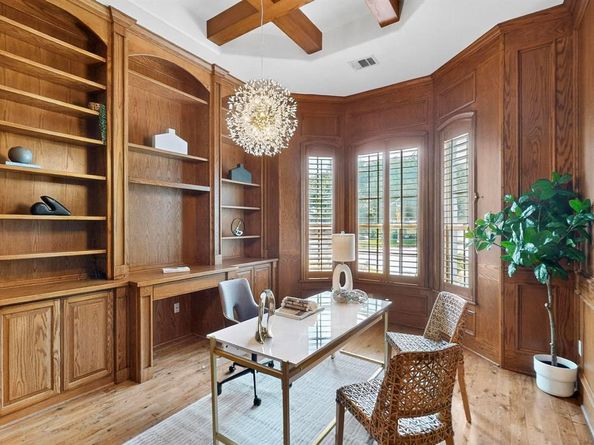 1404  Sylvan Avenue , Dallas Texas 75208