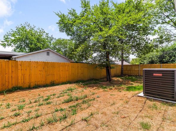 1909  Dillard Street , Fort Worth Texas 76105