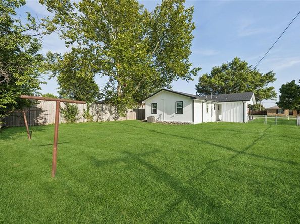 300 E Hazelwood Street , Princeton Texas 75407