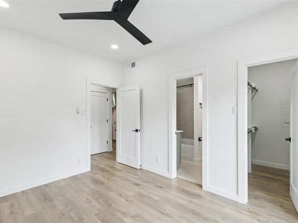 8601  Park Lane  121, Dallas Texas 75231