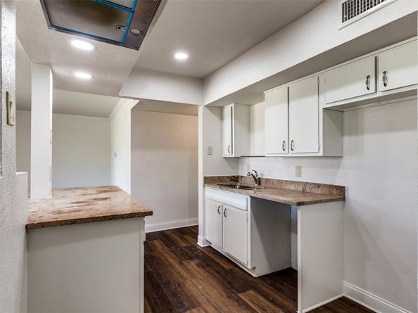 2876  Joanna Drive , Farmers Branch Texas 75234
