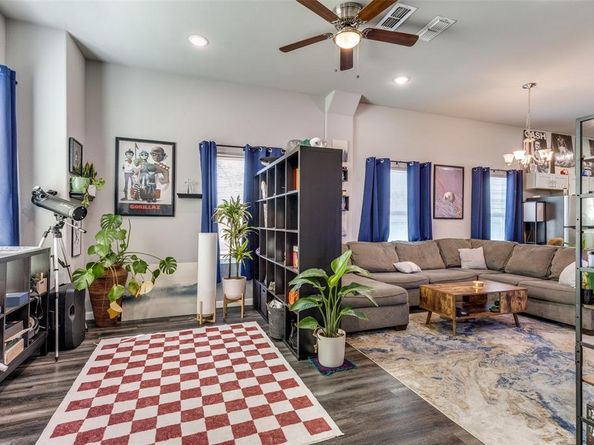 1425  Evans Avenue , Fort Worth Texas 76104
