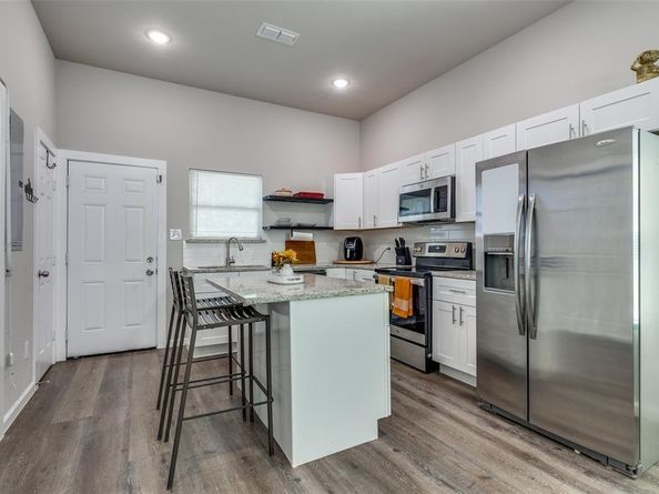 1425  Evans Avenue , Fort Worth Texas 76104