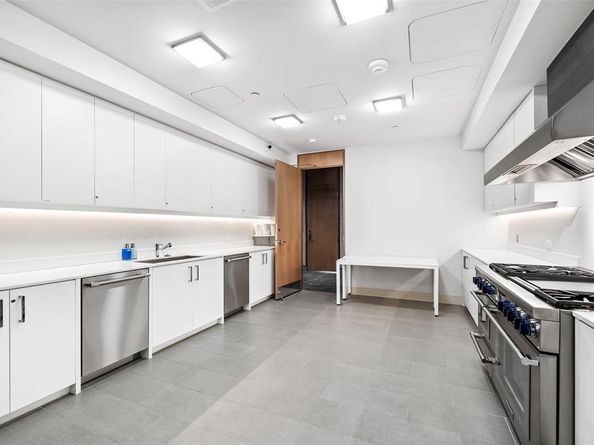 1747  Leonard Street  1402, Dallas Texas 75201