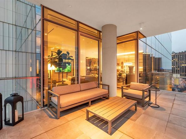 1747  Leonard Street  1402, Dallas Texas 75201