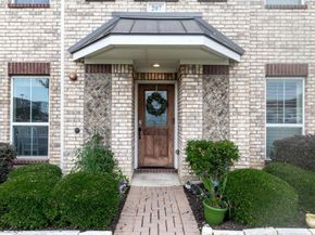207 S Kealy Avenue , Lewisville Texas 75057