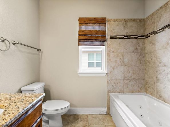 207 S Kealy Avenue , Lewisville Texas 75057