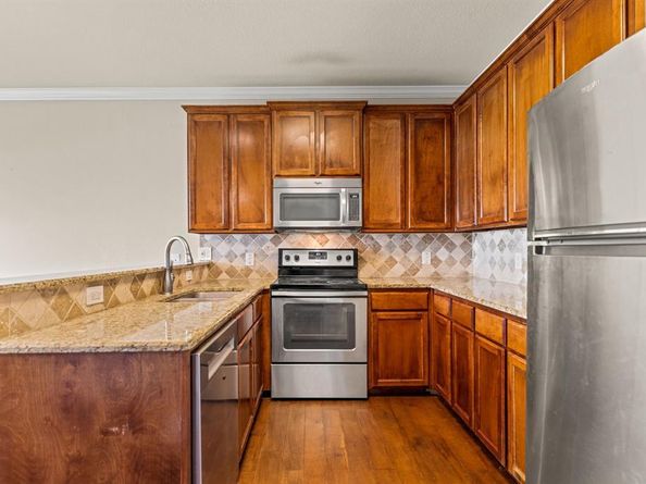 207 S Kealy Avenue , Lewisville Texas 75057